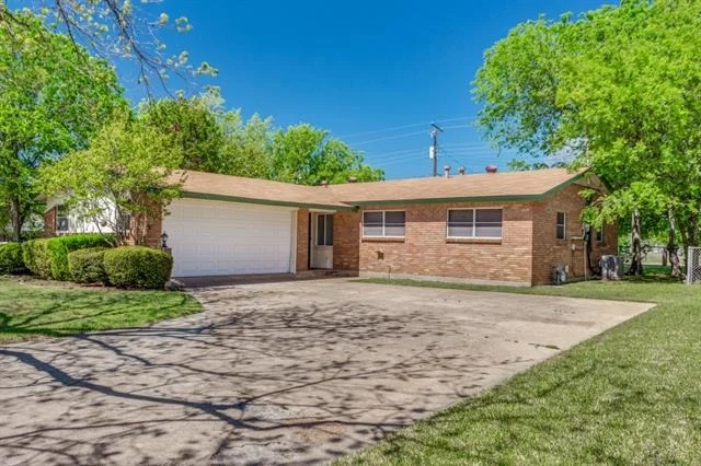 Unit for sale at 201 Wofford Way, Saginaw, TX 76179