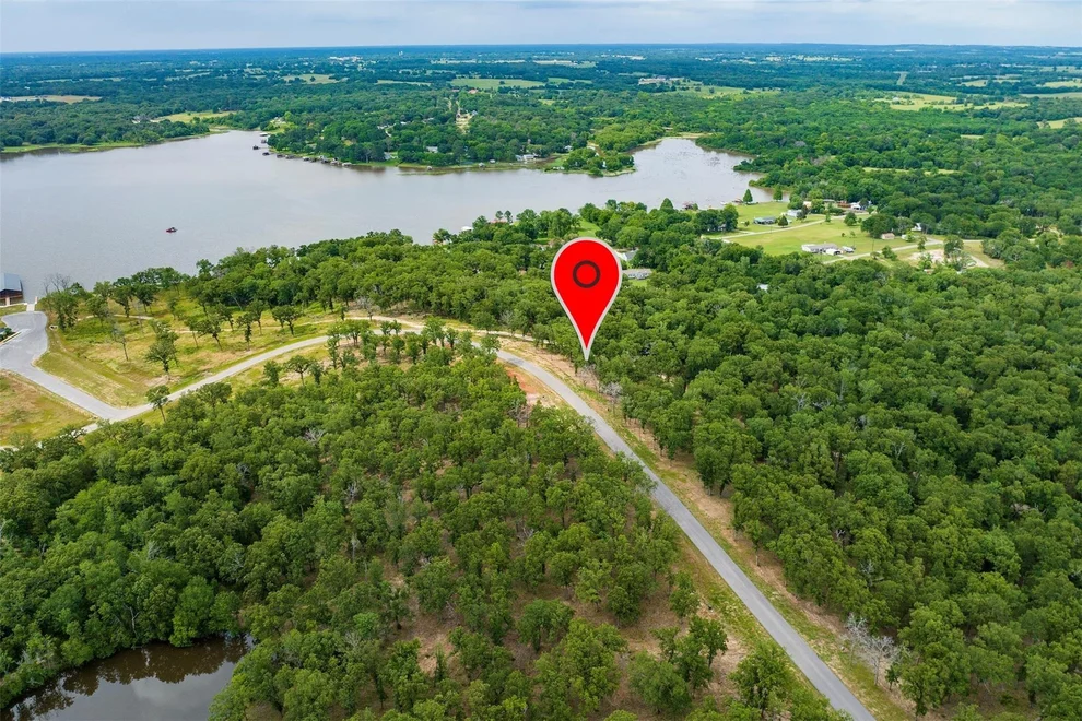 Unit for sale at 7004 Lakeshore Way, Eustace, TX 75124