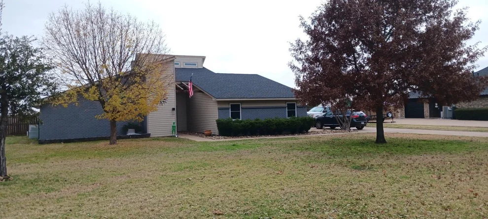 Unit for sale at 12 Cliff Drive, Mineral Wells, TX 76067