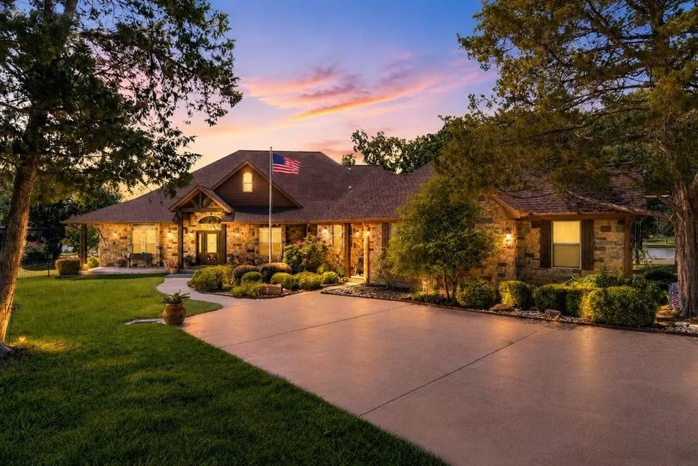 Unit for sale at 275 Jackson Circle, Kerens, TX 75144