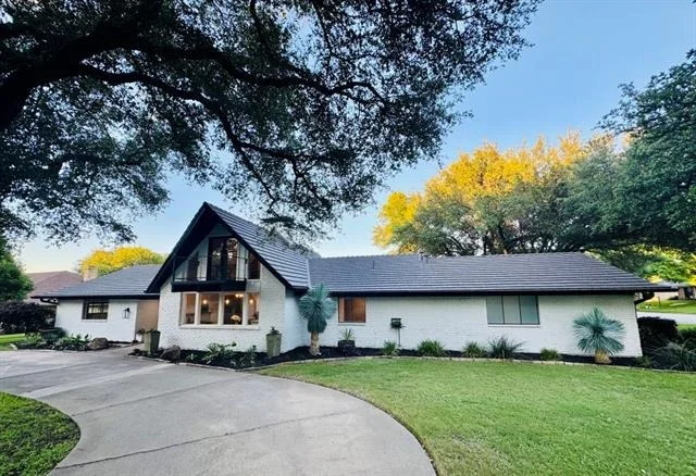 Unit for sale at 4213 Winding Way, Benbrook, TX 76126