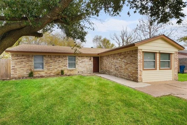 Unit for sale at 103 Lorie Street, Alvarado, TX 76009