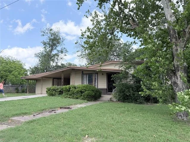Unit for sale at 316 S Bouldin, Hamilton, TX 76531