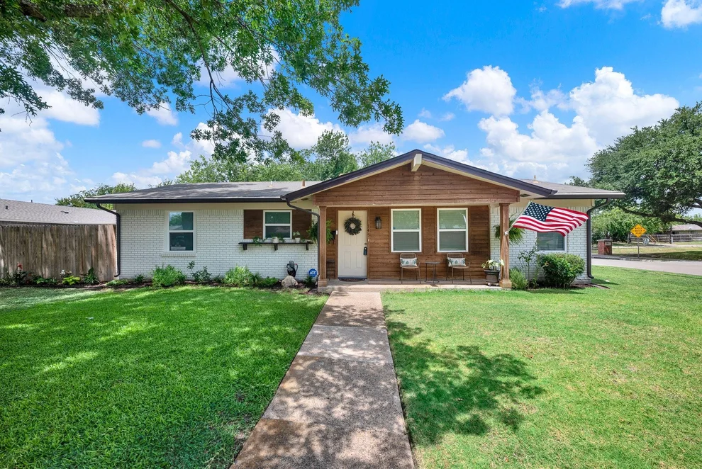 Unit for sale at 745 Pinehurst Drive, Richardson, TX 75080