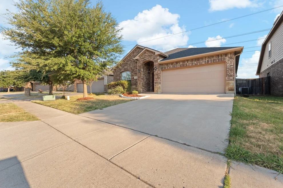 Unit for sale at 1105 Sierra Blanca Drive, Fort Worth, TX 76028