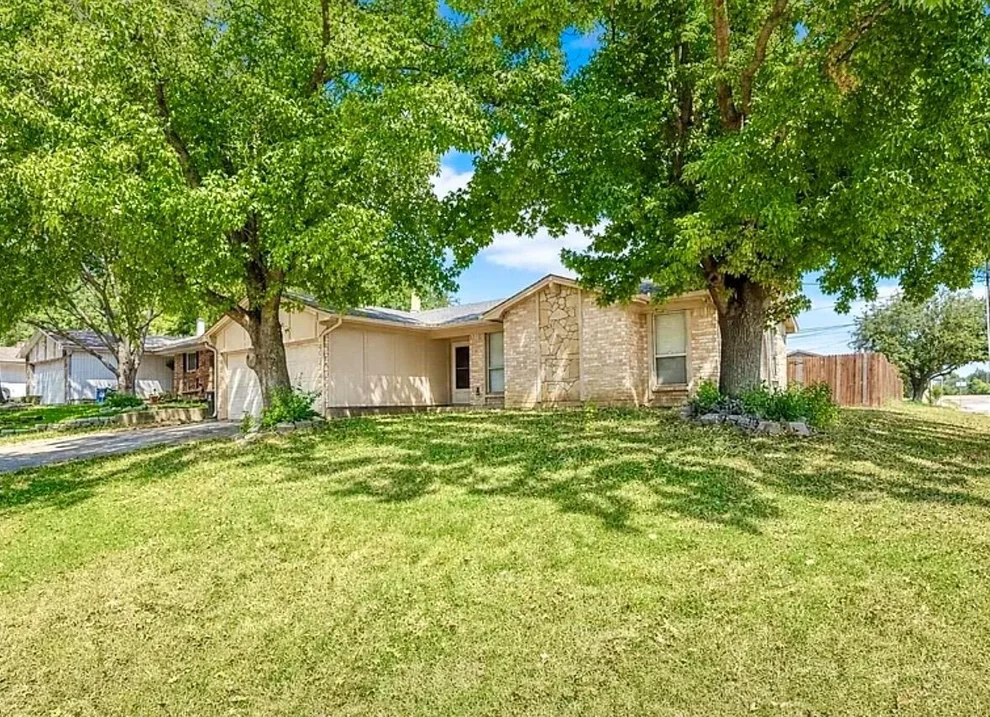 Unit for sale at 915 Lemontree Drive, Arlington, TX 76017