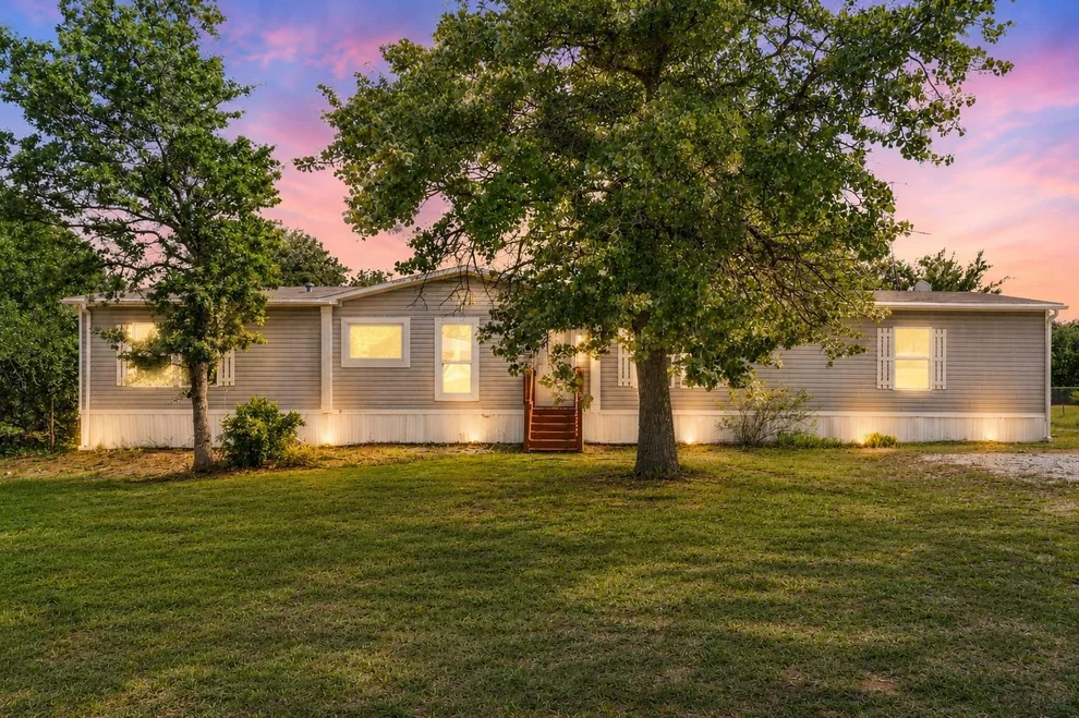 Unit for sale at 139 Cedar Drive, Azle, TX 76020