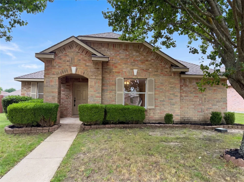Unit for sale at 111 Forest Park Lane, Red Oak, TX 75154