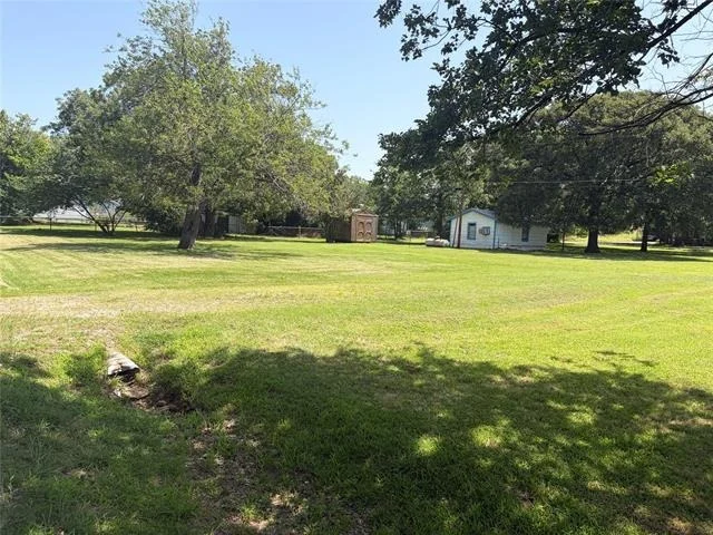 Unit for sale at 70 Seminole Drive, Gordonville, TX 76245