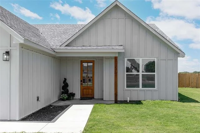 Unit for sale at 121 GUNNER Trail, Early, TX 76802