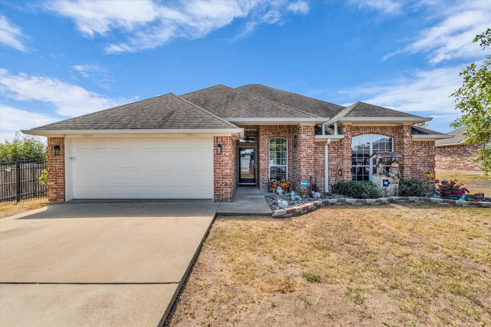 Unit for sale at 104 Topaz Circle, Hewitt, TX 76643