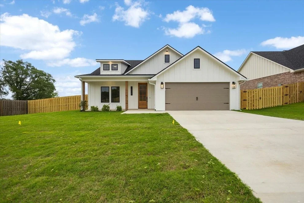 Unit for sale at 16429 Clearview Drive, Lindale, TX 75771