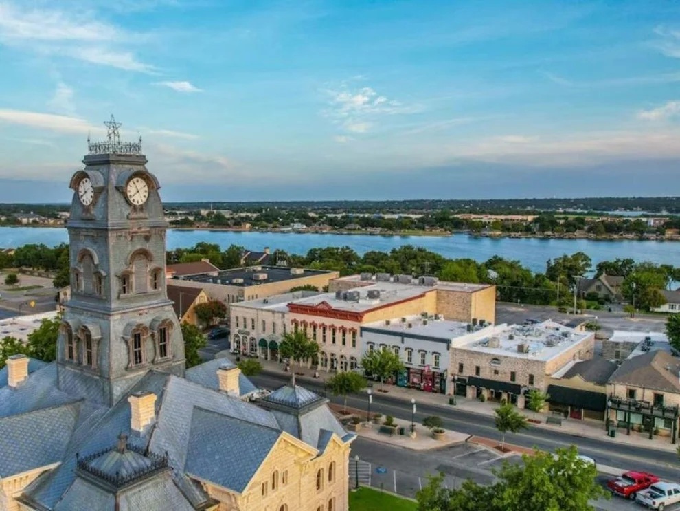 Unit for sale at 1420 Ridgeview Circle, Granbury, TX 76048