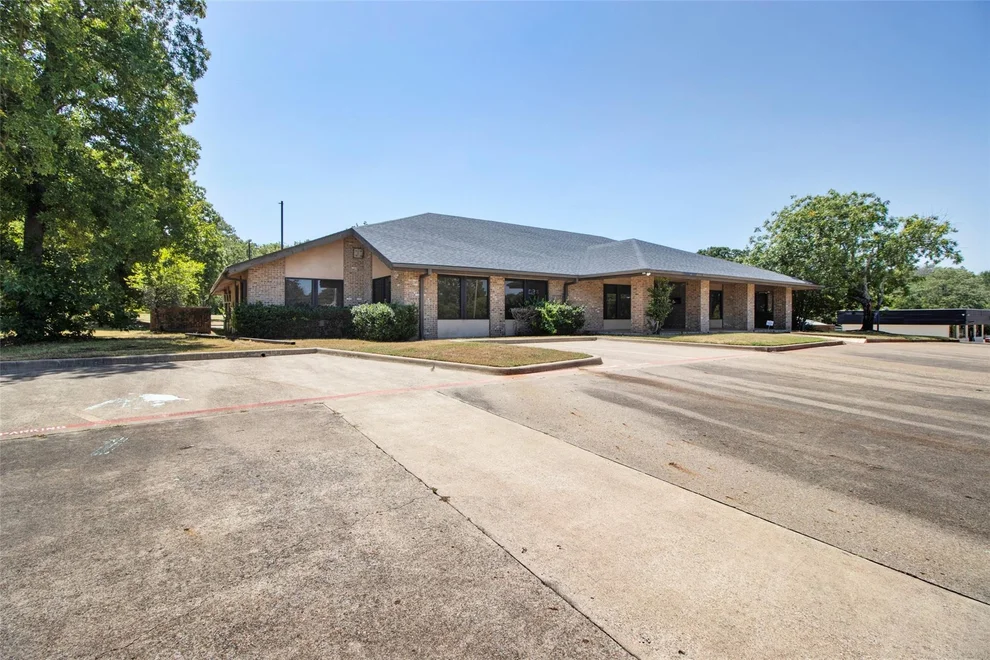 Unit for sale at 3210 W Northwest Loop 323, Tyler, TX 75702