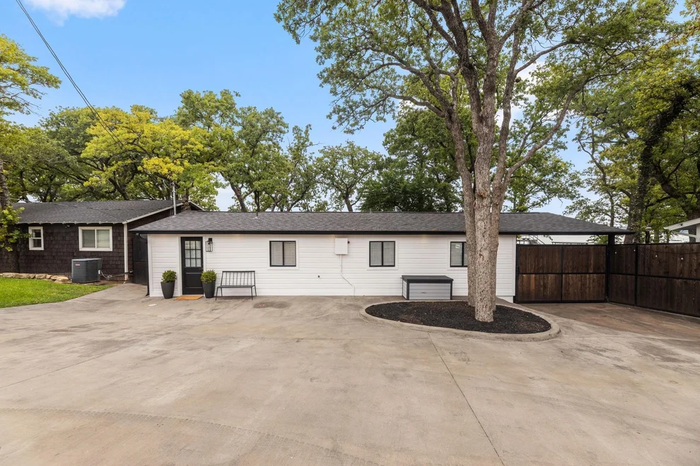 Unit for sale at 304 W Lake Drive, Weatherford, TX 76087