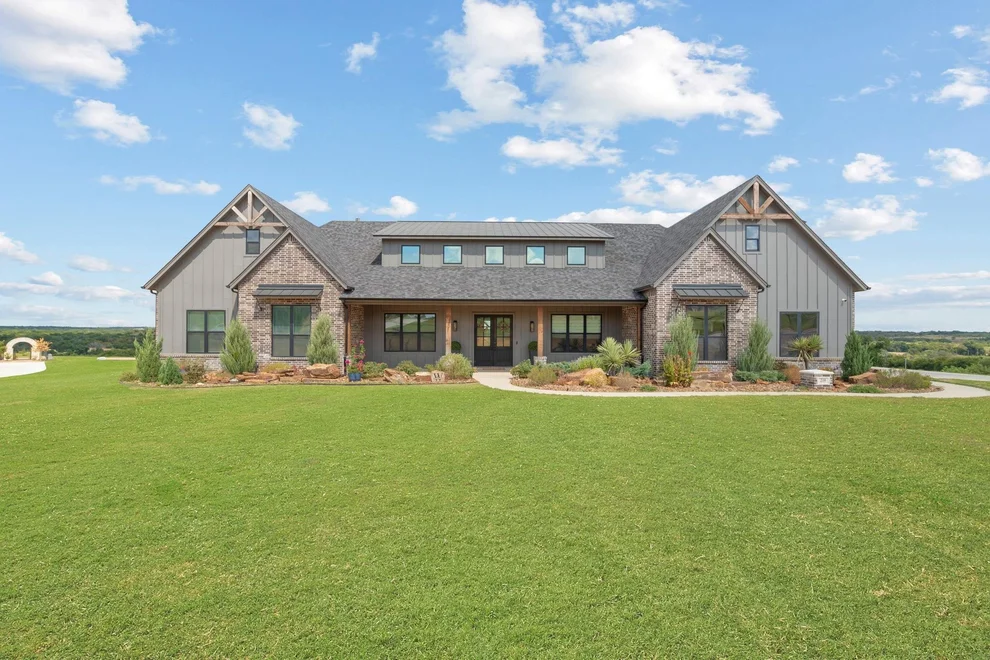 Unit for sale at 210 Wren View, Weatherford, TX 76087