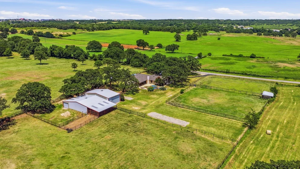 Unit for sale at 1229 Briarwood Street, Weatherford, TX 76087
