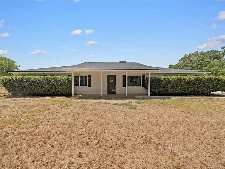 Unit for sale at 521 Wood, Axtell, TX 76624