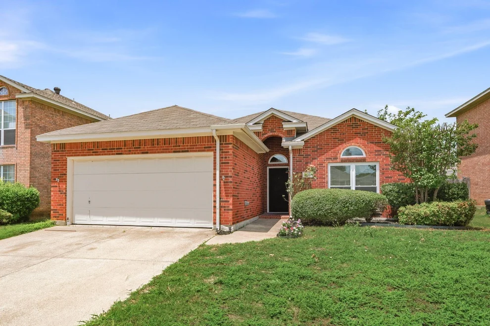 Unit for sale at 10621 Cloisters Drive, Fort Worth, TX 76131