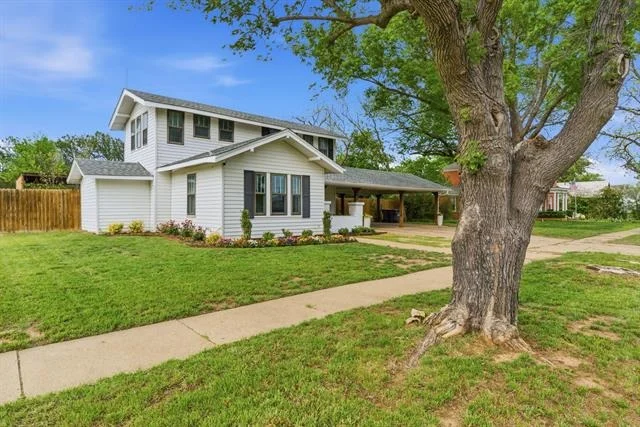 Unit for sale at 909 3rd Street, Graham, TX 76450