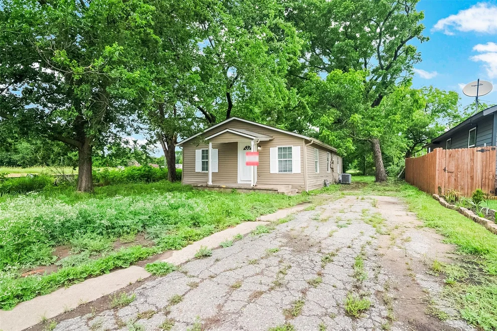 Unit for sale at 627 E Pacific Street, Sherman, TX 75090