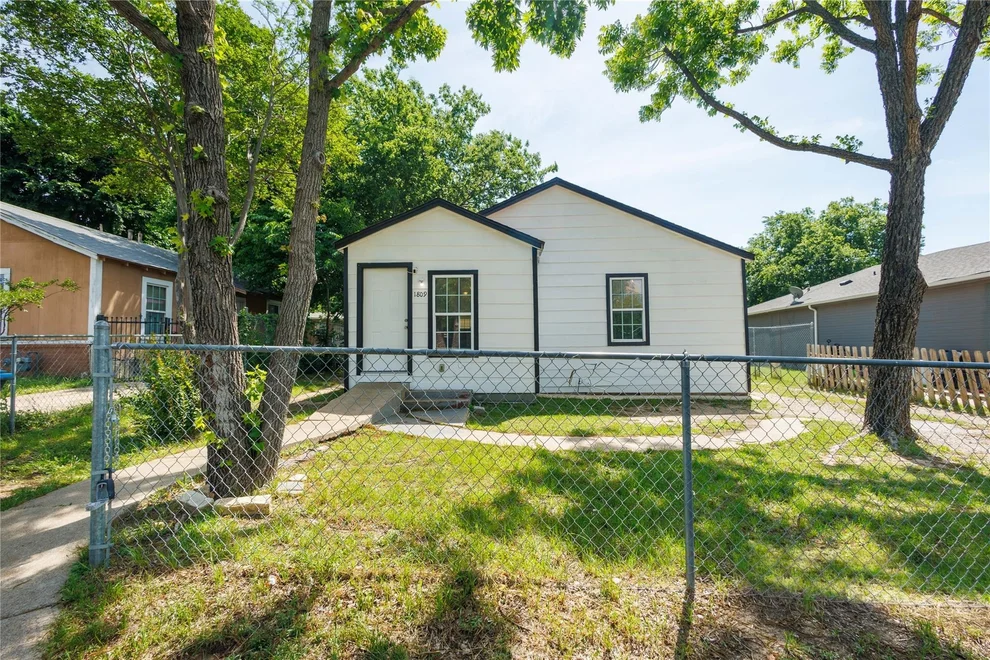 Unit for sale at 1809 Birdell Street, Fort Worth, TX 76105