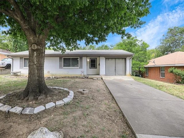 Unit for sale at 717 NW 14th Street, Grand Prairie, TX 75050
