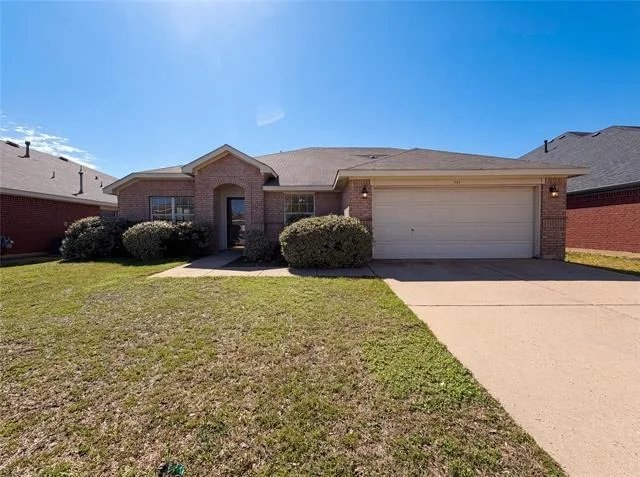 Unit for sale at 501 W Clover Park Drive, Fort Worth, TX 76140