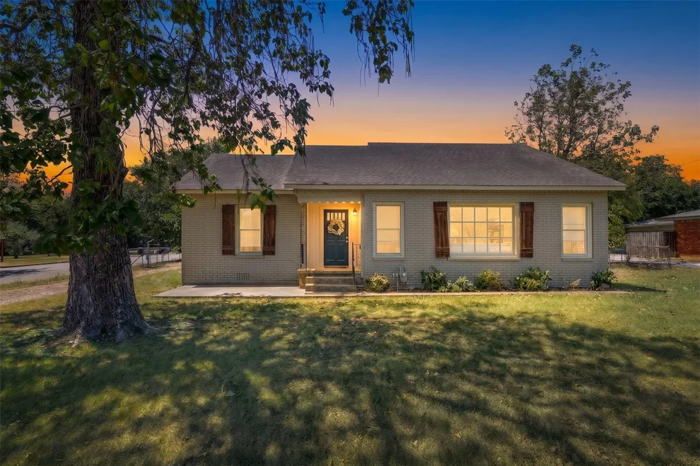 Unit for sale at 805 S Tyler Street, McGregor, TX 76657