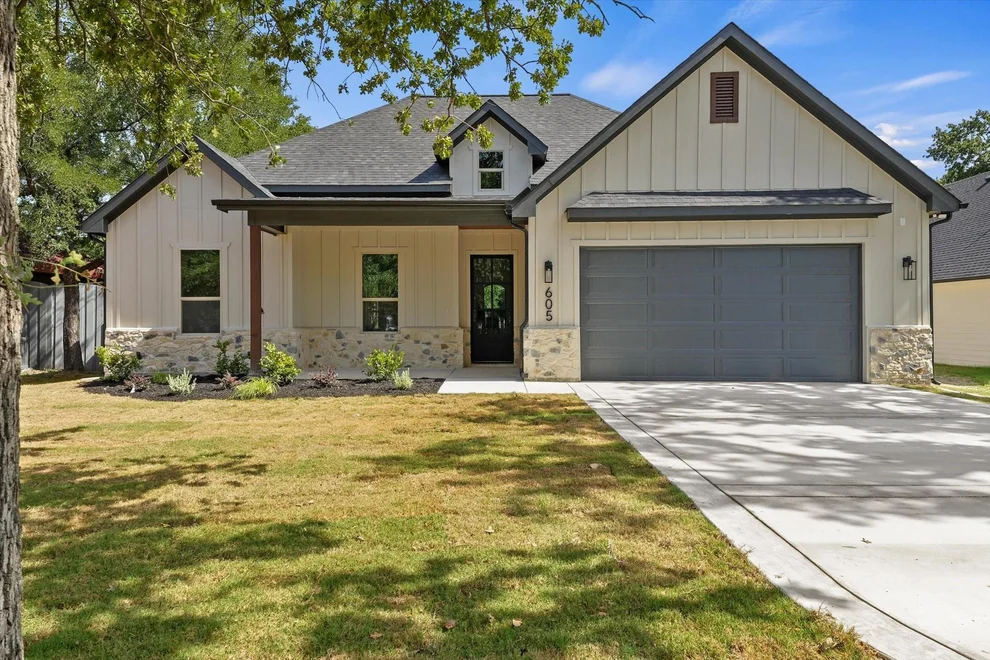 Unit for sale at 605 N Stewart Street, Azle, TX 76020