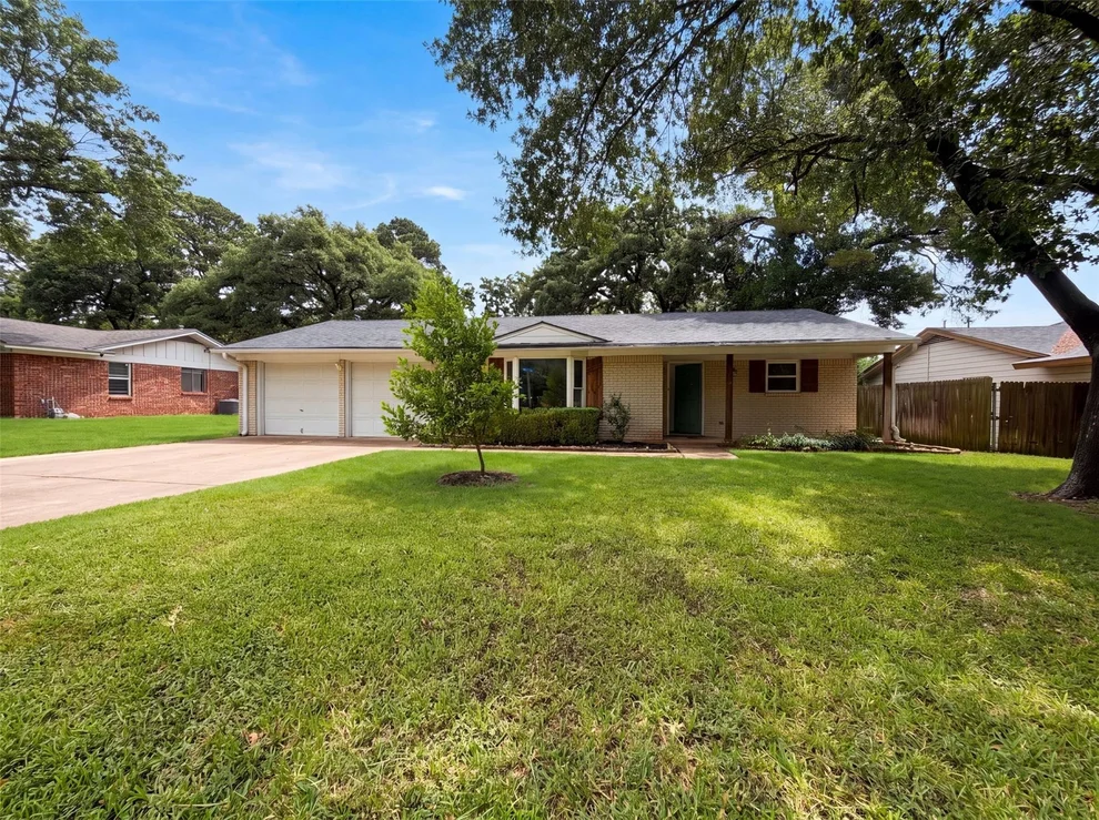 Unit for sale at 1805 Brookview Drive, Arlington, TX 76010