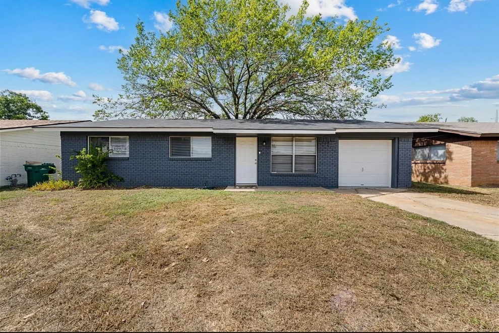 Unit for sale at 140 Shirley Drive, Lacy Lakeview, TX 76705