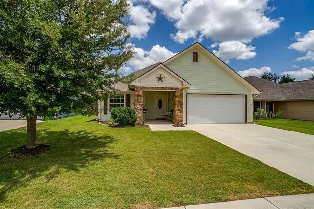 Unit for sale at 216 Lovers Path Drive, Springtown, TX 76082