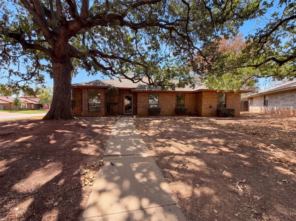Unit for sale at 5126 Eagle Nest Drive, Arlington, TX 76017