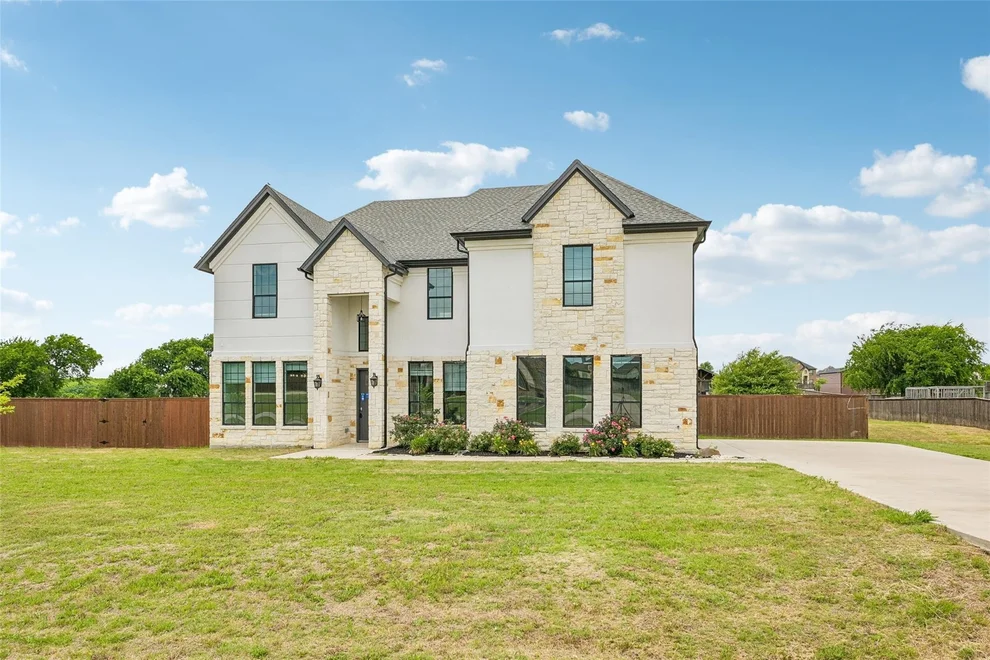 Unit for sale at 681 Davenport Drive, Waxahachie, TX 75167