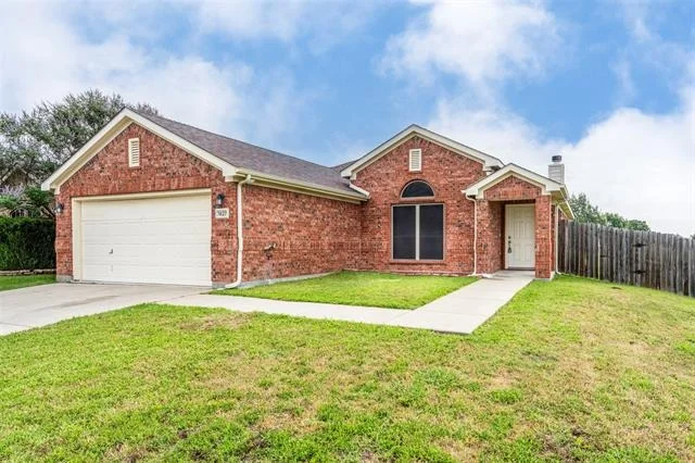 Unit for sale at 7427 Fossil Creek Drive, Arlington, TX 76002