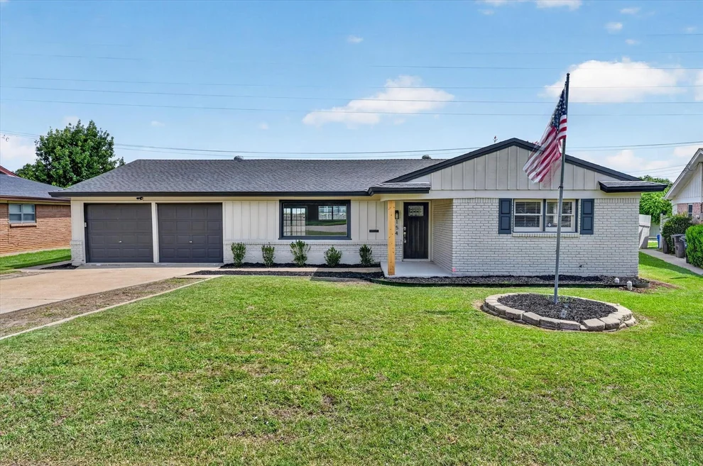 Unit for sale at 154 Hallmark Drive W, Fort Worth, TX 76134