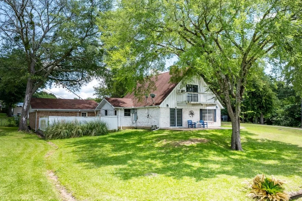 Unit for sale at 100 W Oak Acres Drive, Malakoff, TX 75148