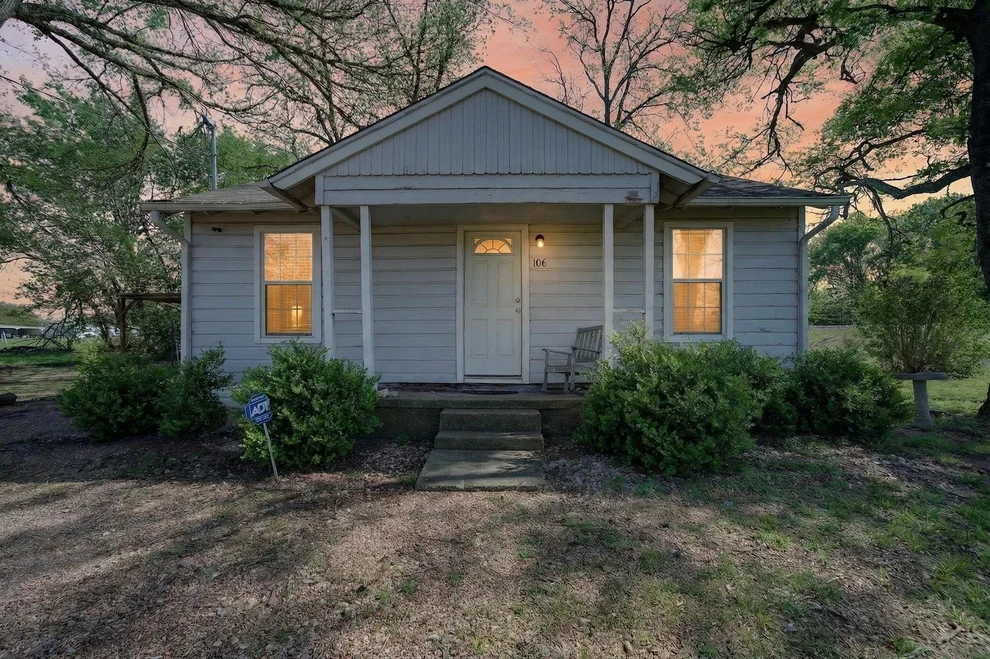 Unit for sale at 106 E Belt Line Road, Wilmer, TX 75172