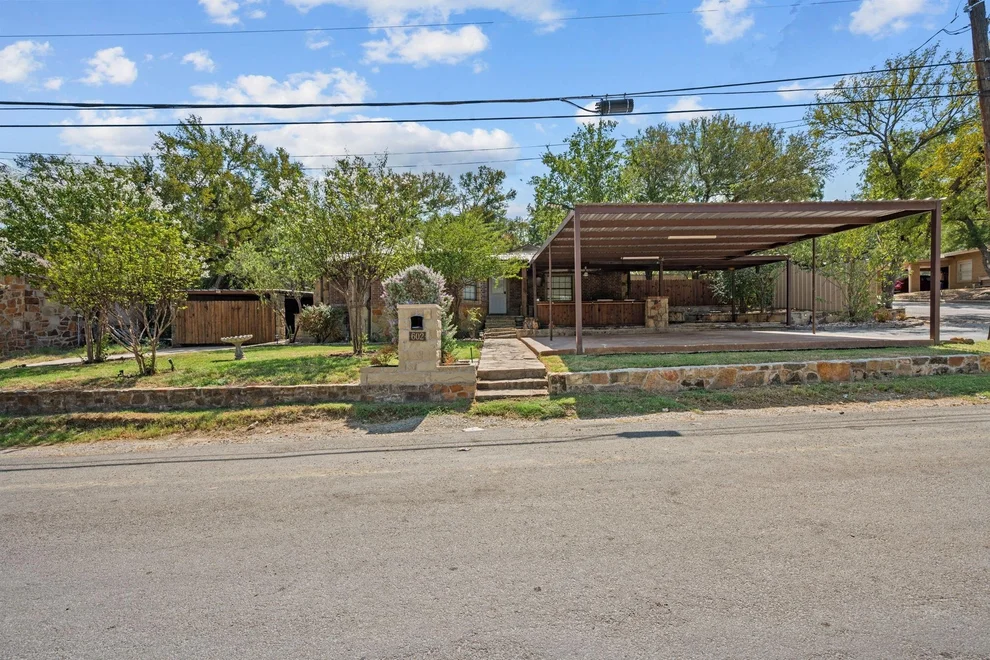Unit for sale at 602 SE 18th Street, Mineral Wells, TX 76067