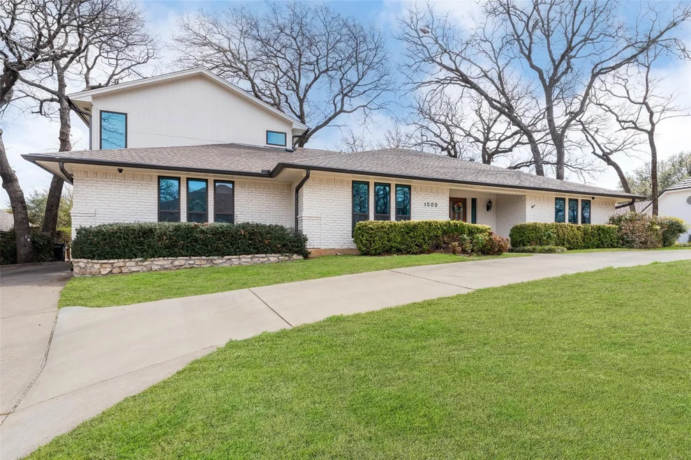 Unit for sale at 1509 Riverview Drive, Arlington, TX 76012