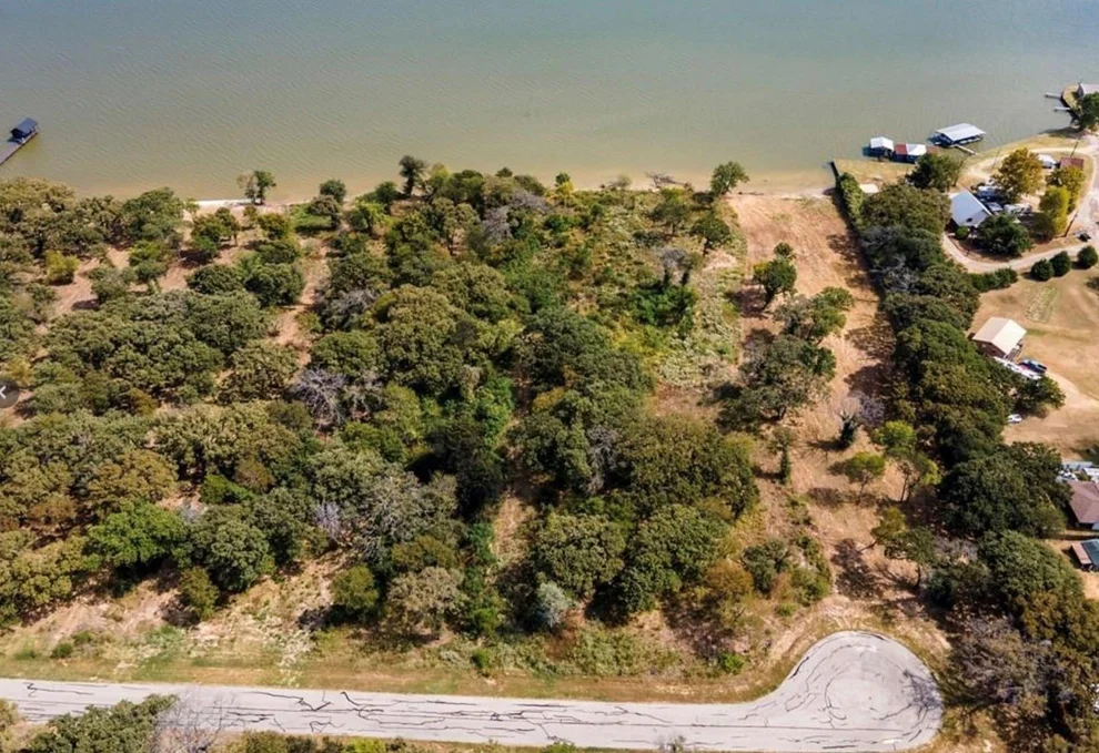 Unit for sale at 8967 Southern Shore Court, Kemp, TX 75143