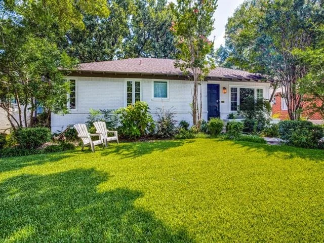 Unit for sale at 6166 Woodcrest Lane, Dallas, TX 75214