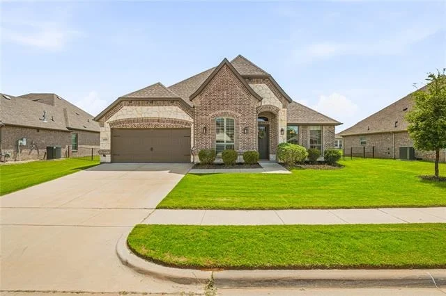 Unit for sale at 1086 Mickelson Drive, Granbury, TX 76048