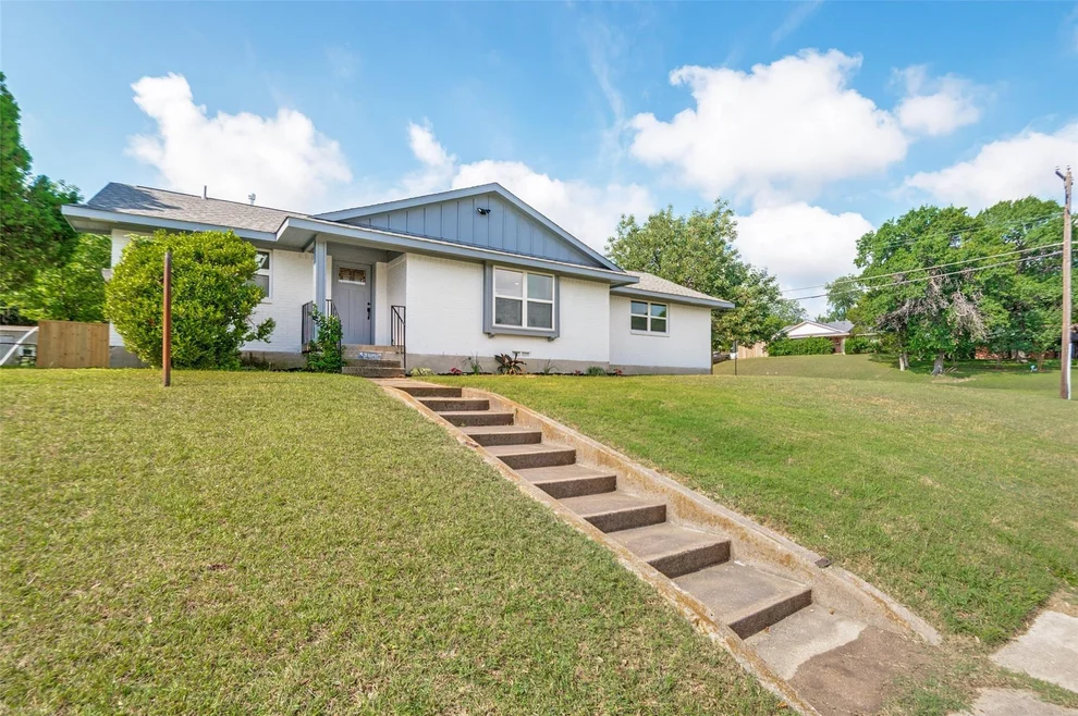 Unit for sale at 2406 Magna Vista Drive, Dallas, TX 75216