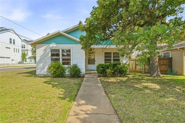 Unit for sale at 431 W Collins Street, Stephenville, TX 76401