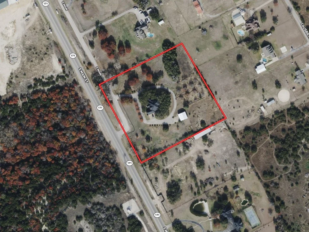 Unit for sale at 2701 S Main Street, Weatherford, TX 76087