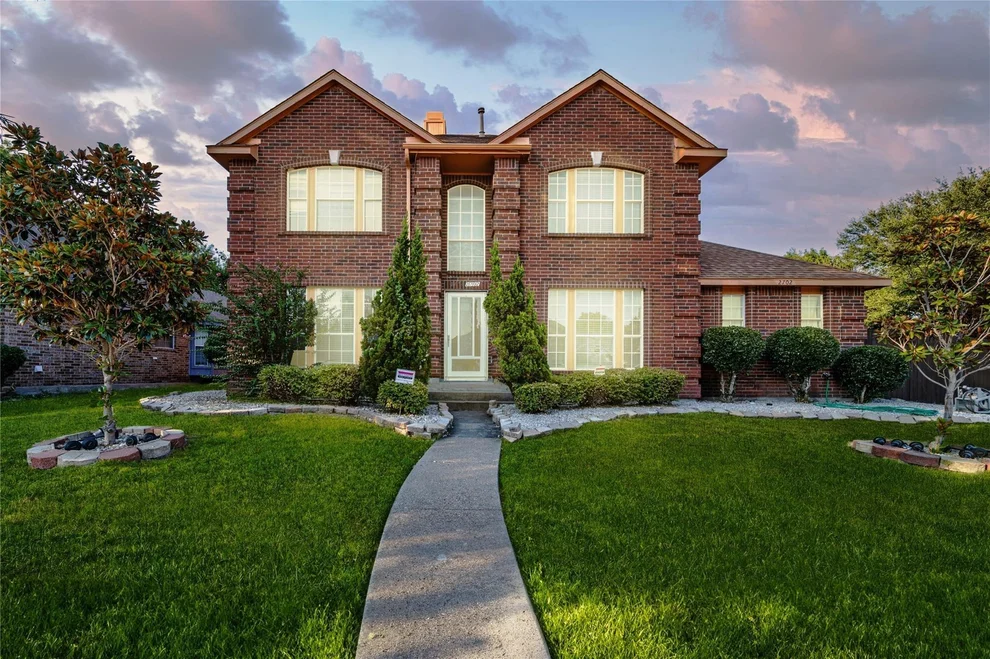 Unit for sale at 2702 Crosslands Drive, Garland, TX 75040