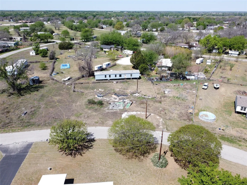 Unit for sale at 110 Mohawk Trail, Weatherford, TX 76087
