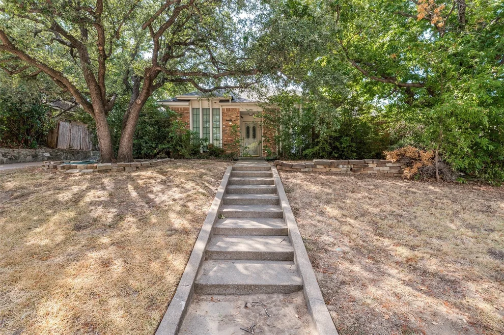 Unit for sale at 1901 Wedgewood Drive, Grand Prairie, TX 75050